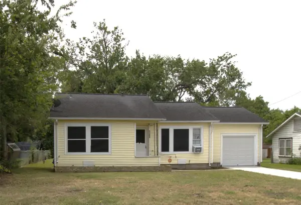 1109 Manor Drive, Victoria, TX 77901