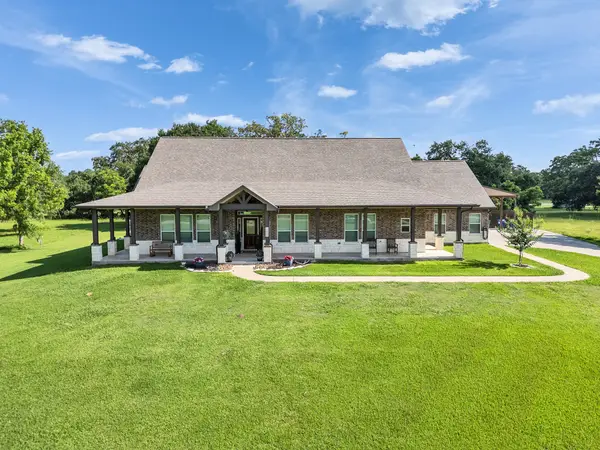 155 Horse Shoe Trail, Angleton, TX 77515