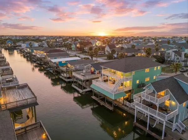 22105 Zapata Drive, Galveston, TX 77554