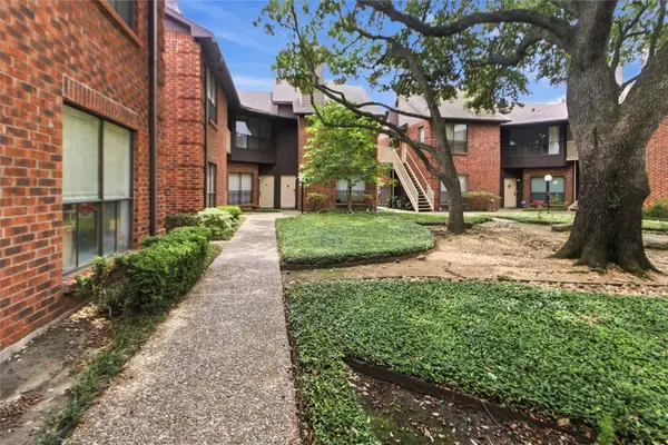 3100 Walnut Bend Lane #124, Houston, TX 77042