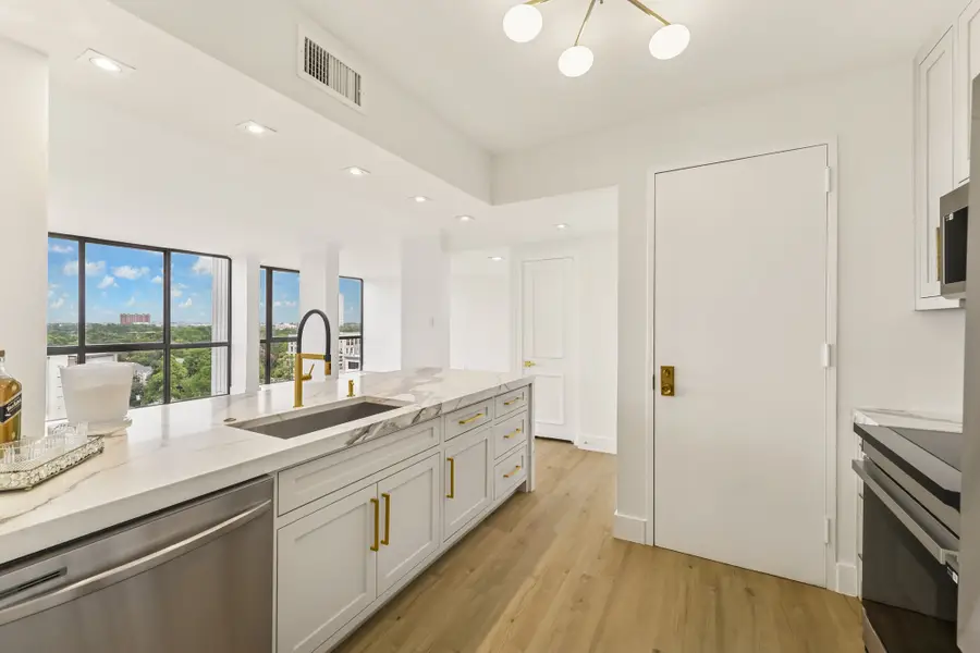 5001 Woodway Drive #1305, Houston, TX 77056 - Image #3