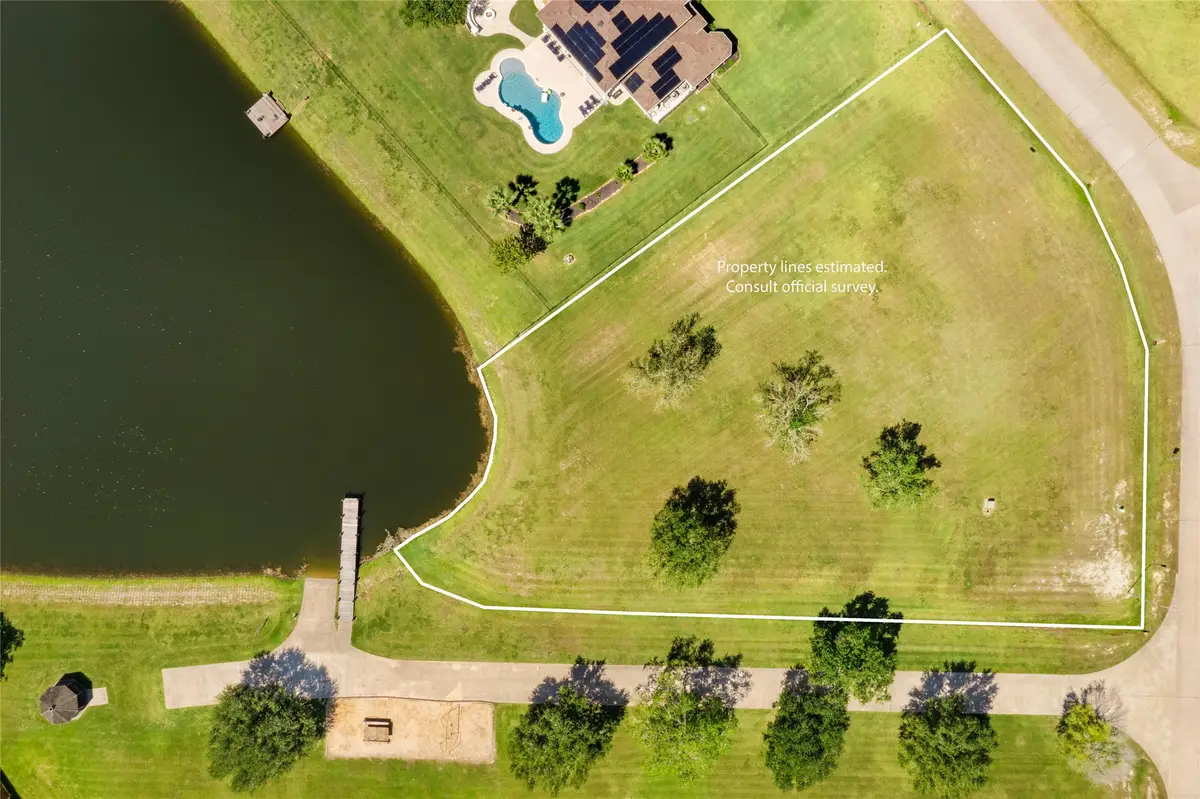 7042 Oak View Drive, Dickinson, TX 77539 - Image #1