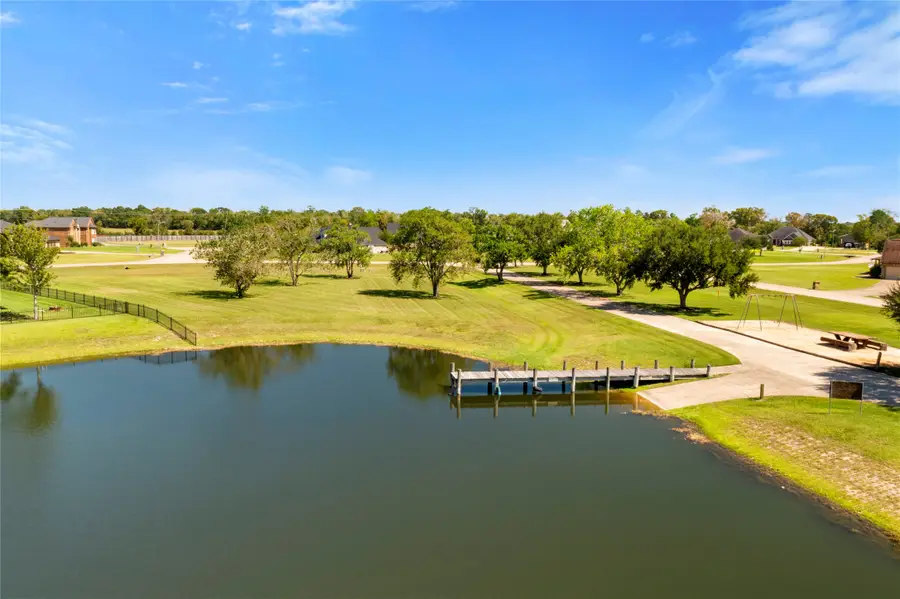 7042 Oak View Drive, Dickinson, TX 77539 - Image #3
