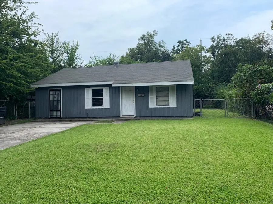 7319 Mountbatten Road, Houston, TX 77033 - #3