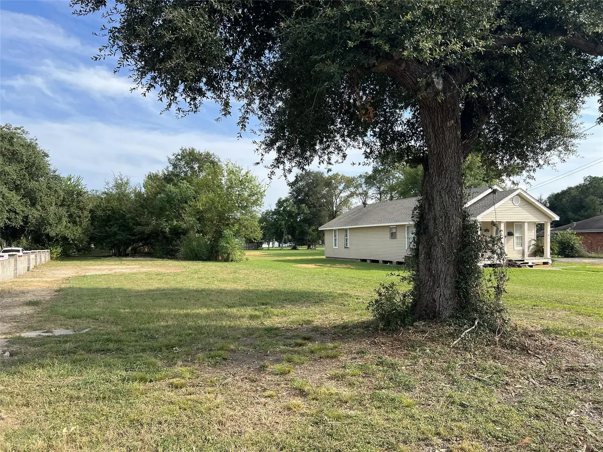 7234 Terrell Street, Groves, TX 77619 - Image #1