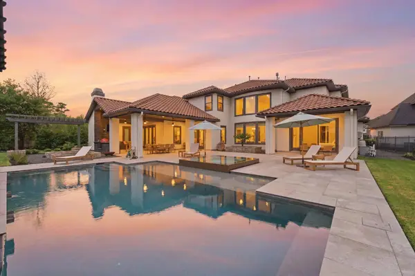 63 W Loftwood Circle, The Woodlands, TX 77382