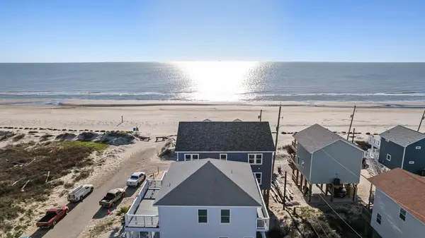 123 Carlton Avenue, Surfside Beach, TX 77541