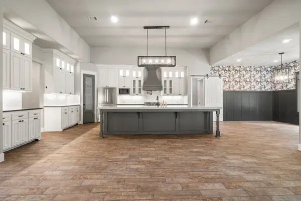 2402 Chantilly Lane, Conroe, TX 77384