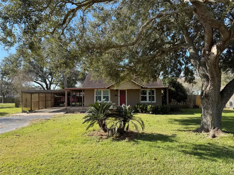 1514 Avenue F, Danbury, TX 77534 - Image #3
