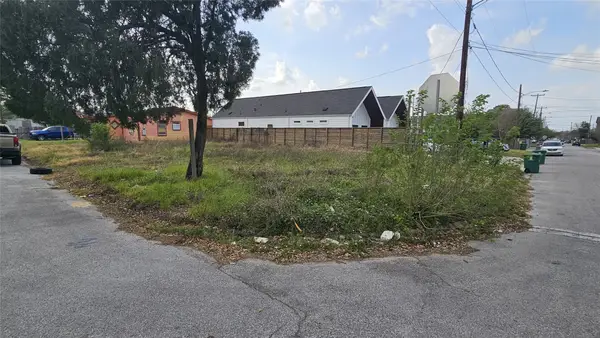 1415 & 1417 Amundsen St Street, Houston, TX 77009