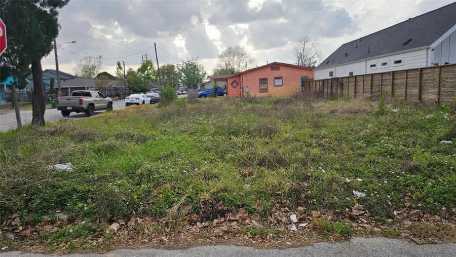 1415 & 1417 Amundsen St Street, Houston, TX 77009 - Image #2