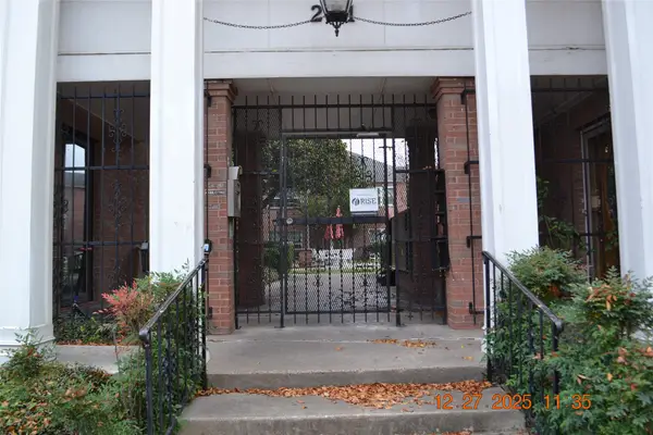 2711 Briarhurst Drive #18, Houston, TX 77057