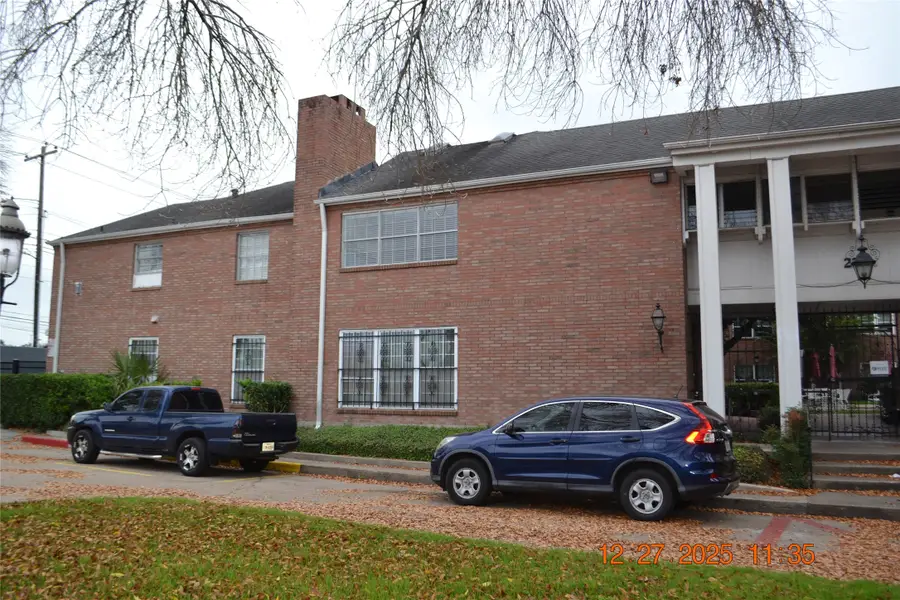 2711 Briarhurst Drive #18, Houston, TX 77057 - Image #2