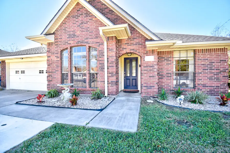 21 Alexander Court, Angleton, TX 77515 - #2