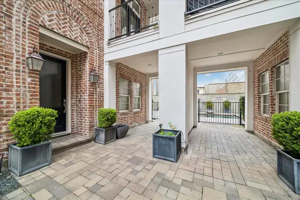 1015 Saint Charles Street, Houston, TX 77003