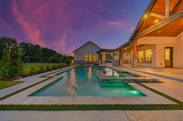 8 Little Sorrell Court, Tomball, TX 77377