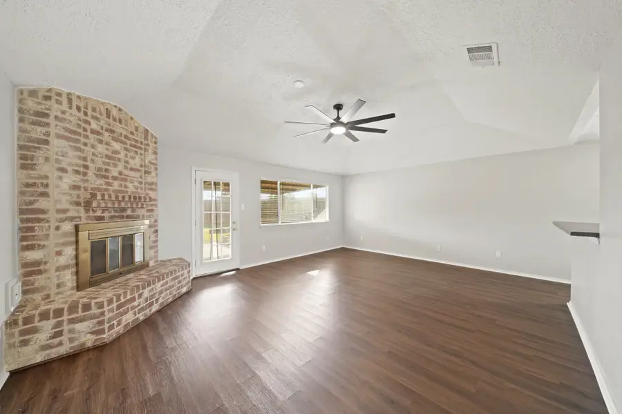 1325 Canyon Springs Drive, La Porte, TX 77571 - Image #3