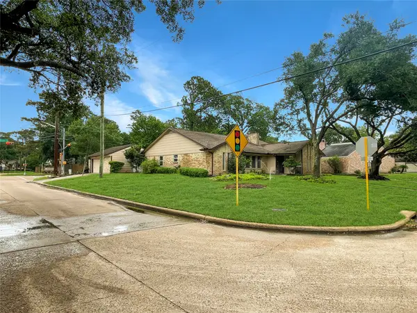 13234 Holston Hills Drive, Houston, TX 77069