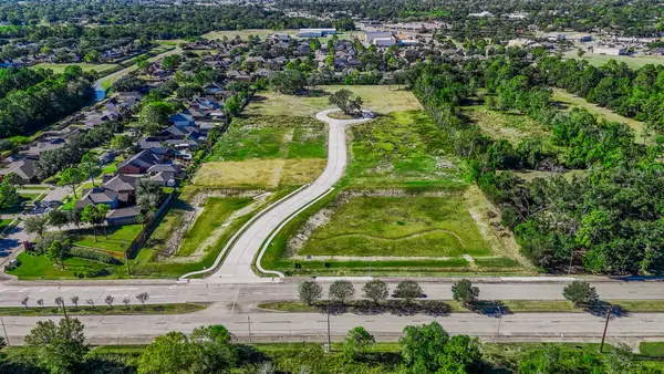 1626 Crown Oaks Court, Pearland, TX 77581