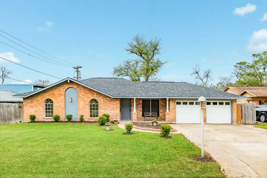 112 Pine St, Lake Jackson, TX 77566 - Image #2