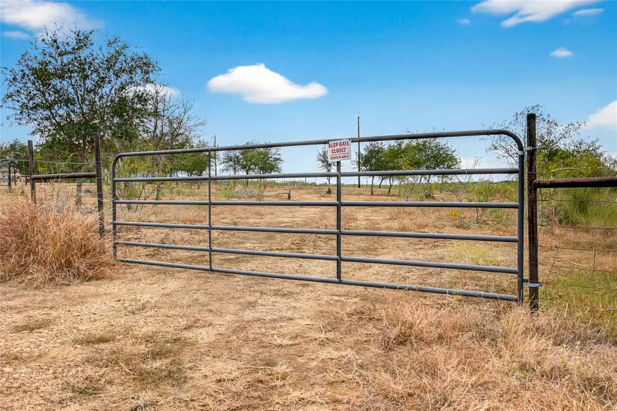 1152 County Road 447, Waelder, TX 78959 - Image #3
