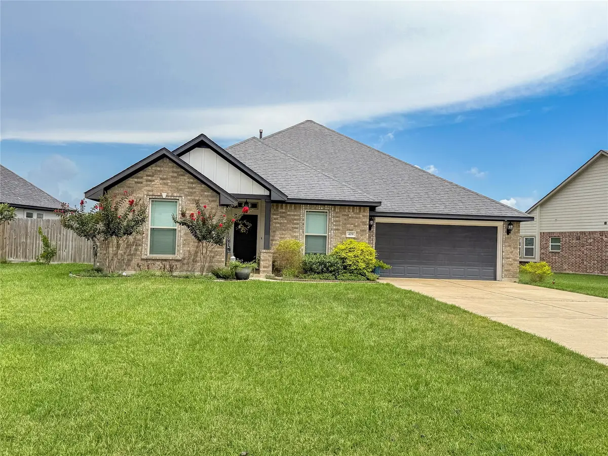 429 Twin Lakes Boulevard W, West Columbia, TX 77486 - #1