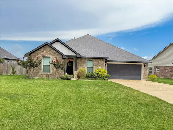 429 Twin Lakes Boulevard W, West Columbia, TX 77486