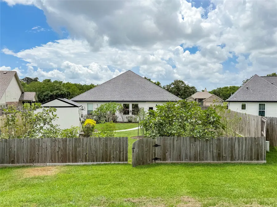 429 Twin Lakes Boulevard W, West Columbia, TX 77486 - #2