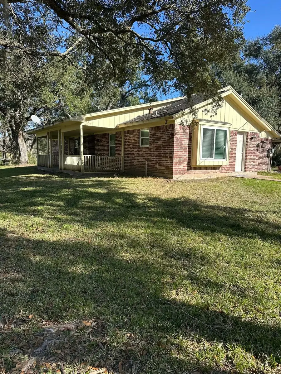 6718 Live Oak Drive, Rosharon, TX 77583 - Image #2