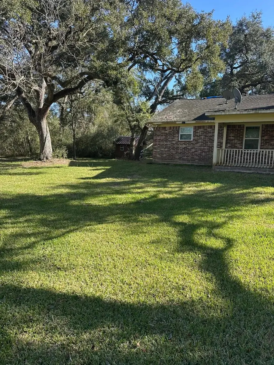 6718 Live Oak Drive, Rosharon, TX 77583 - Image #3
