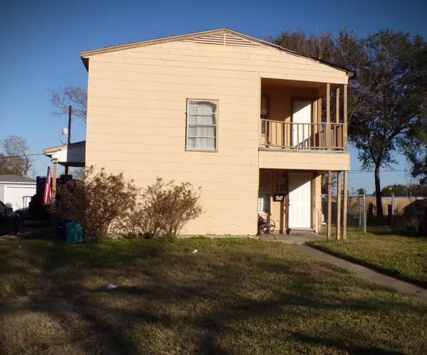 618 N 11th Street, Texas City, TX 77590