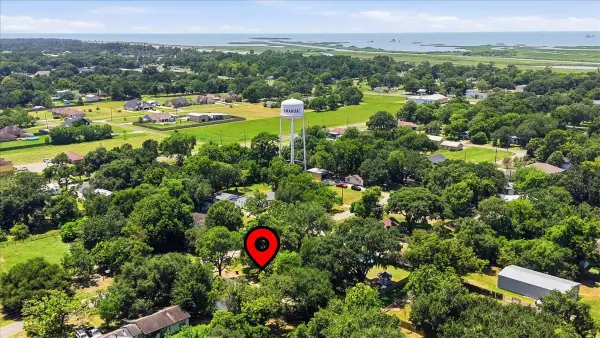 801 Beaumont Street, Anahuac, TX 77514