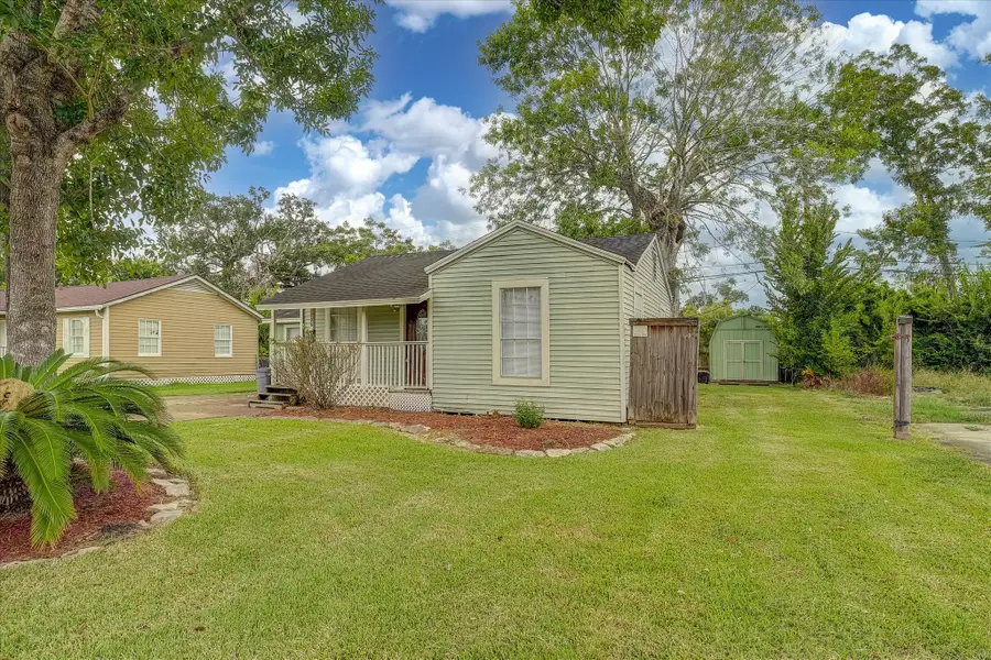 126 Huisache Street, Lake Jackson, TX 77566 - #2