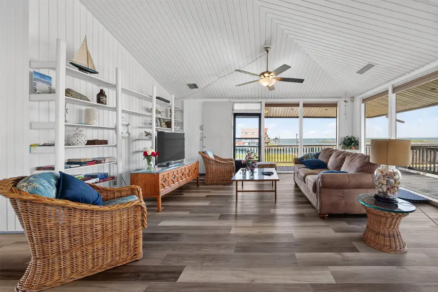 3702 Spanish Wells Road, Galveston, TX 77554 - #3