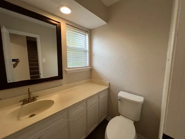 223 Wedgewood Street, Lake Jackson, TX 77566 - Image #2