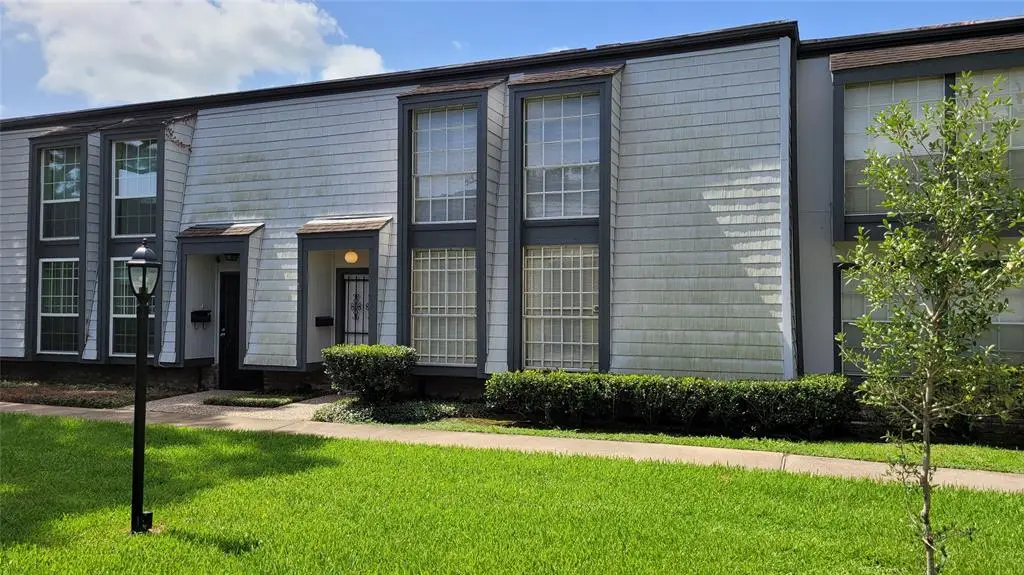 10174 Beekman Place Drive, Houston, TX 77043 - Image #1