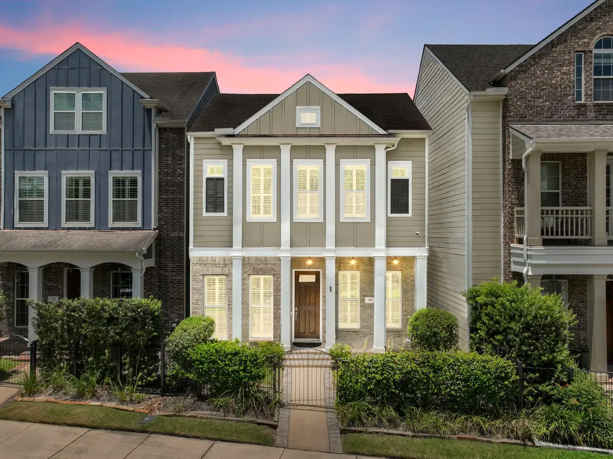 19 E Breezy Way, The Woodlands, TX 77380 - #1