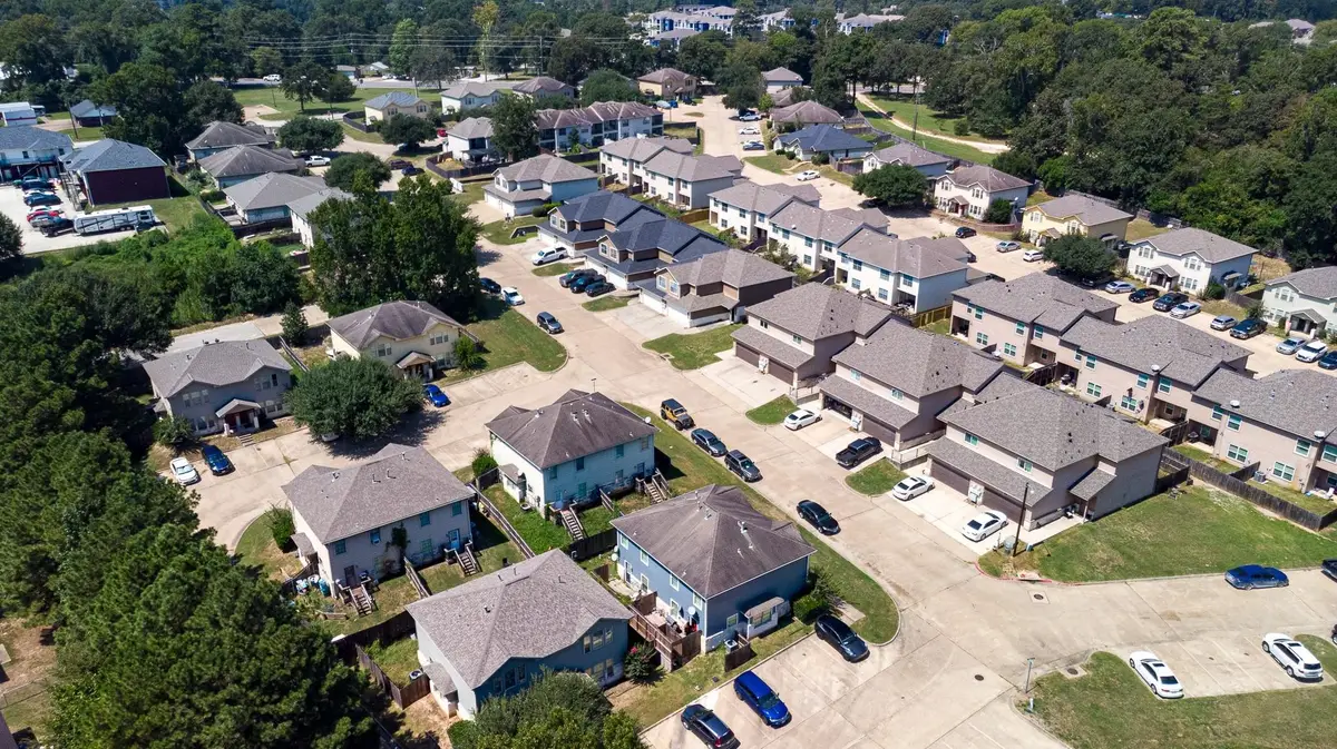 134-136 Sendero Drive, Huntsville, TX 77340 - #1