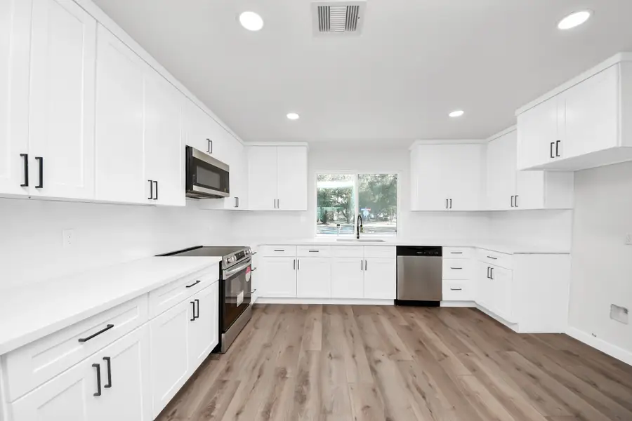 2726 Valley Forest Drive, Missouri City, TX 77489 - Image #3