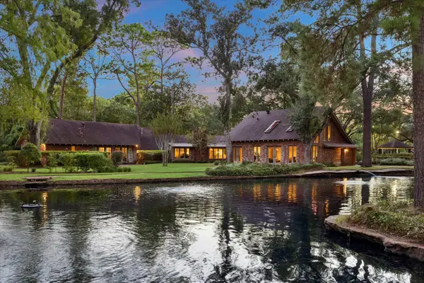 24 W Rivercrest Drive, Houston, TX 77042