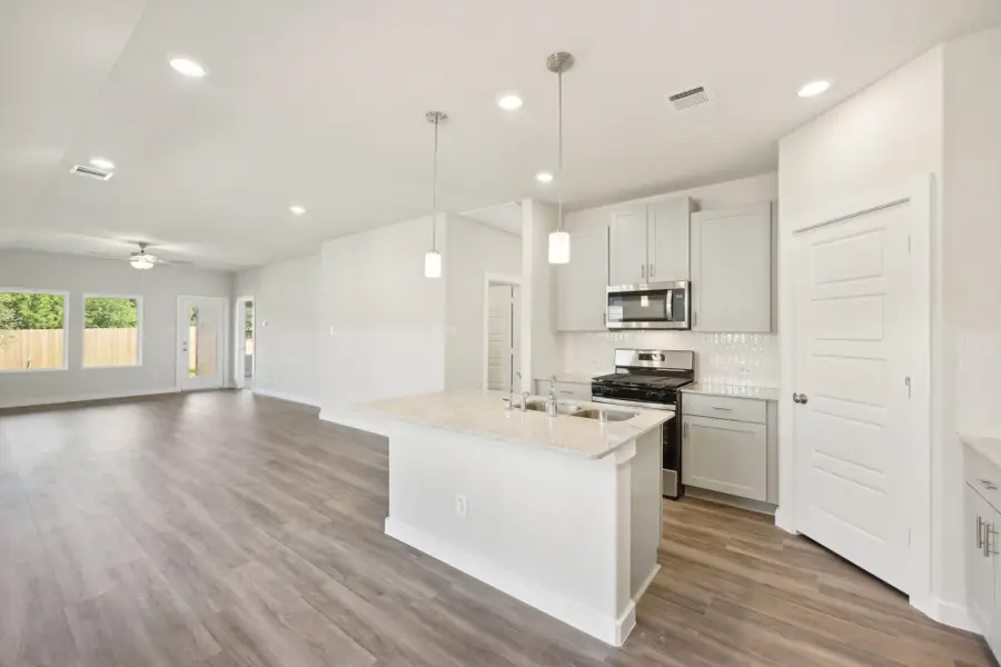 18718 Timber Glen Drive, Montgomery, TX 77316 - Image #2