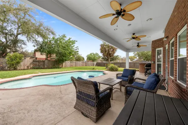 2602 Hampton Springs Drive, Seabrook, TX 77586