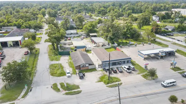 9205 Mesa Drive, Houston, TX 77028