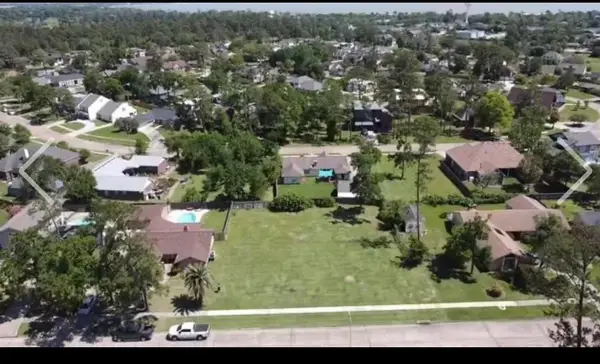 1002 Oak Leaf Street, La Porte, TX 77571