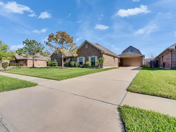 6827 Davy Crockett Drive, Manvel, TX 77578