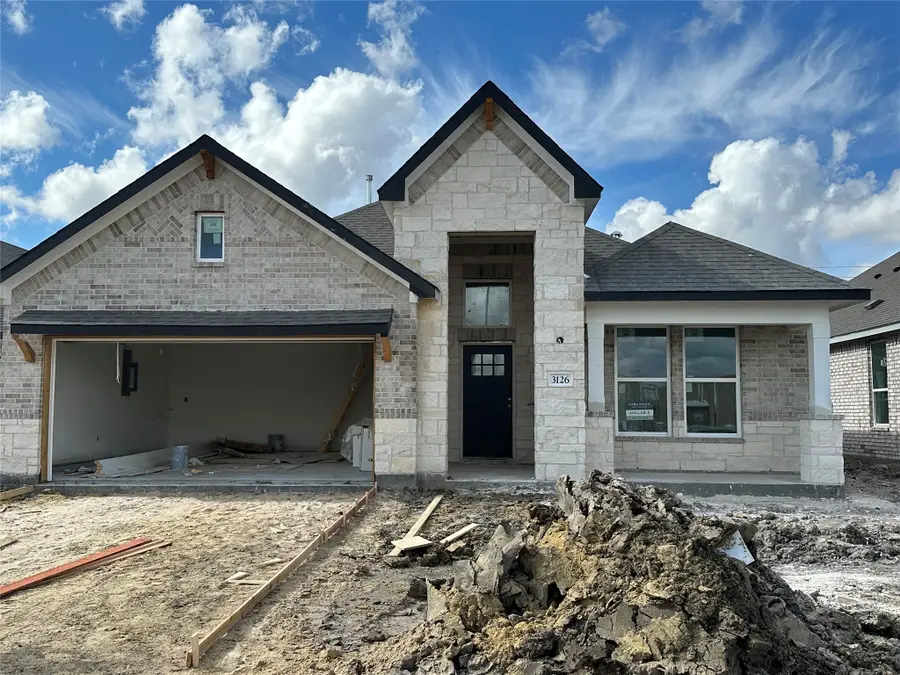 3126 Emerald Hills Dr, Angleton, TX 77515 - Image #2