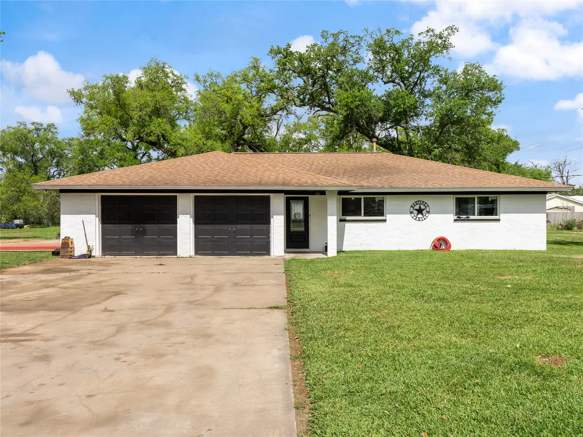 496 James Street, Clute, TX 77531 - #1