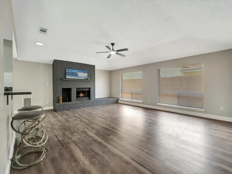 315 Knoll Forest Drive, League City, TX 77573 - Image #2