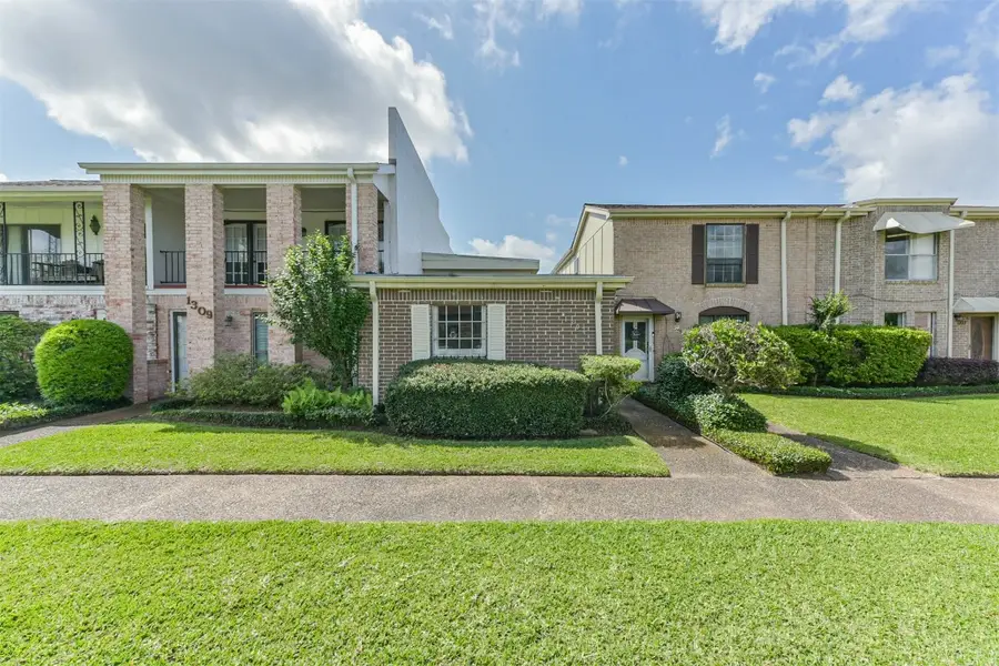 1307 Town Circle #4, Baytown, TX 77520 - #3