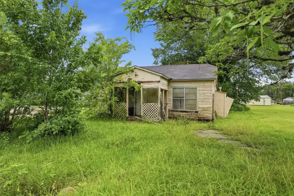 207 W Jackson Street, West Columbia, TX 77486